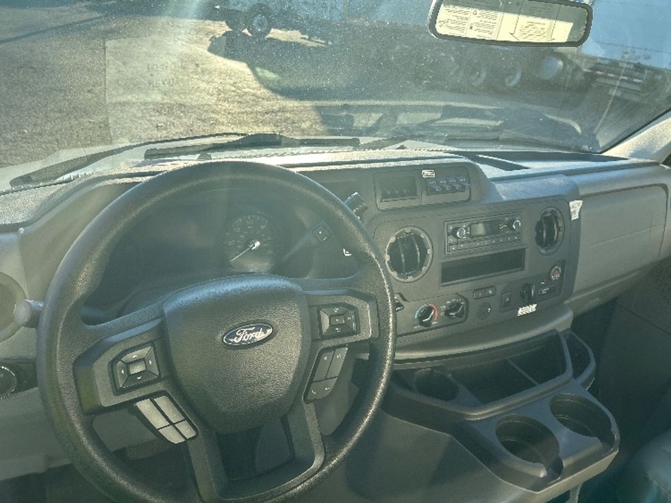 Light Duty Box Truck-Light and Medium Duty Trucks-Ford-2022-E350-Charlotte-NC-60,274\n\t\tmiles-$ 43,750 - Image 18