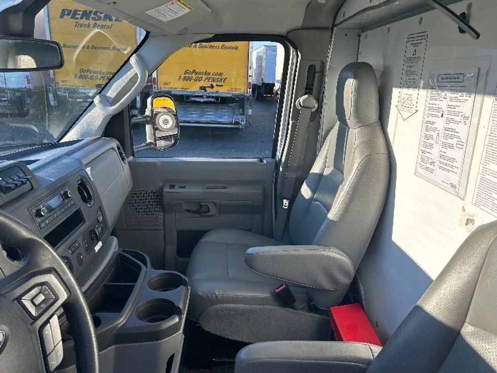 Light Duty Box Truck-Light and Medium Duty Trucks-Ford-2022-E350-Charlotte-NC-60,274\n\t\tmiles-$ 43,750 - Image 19