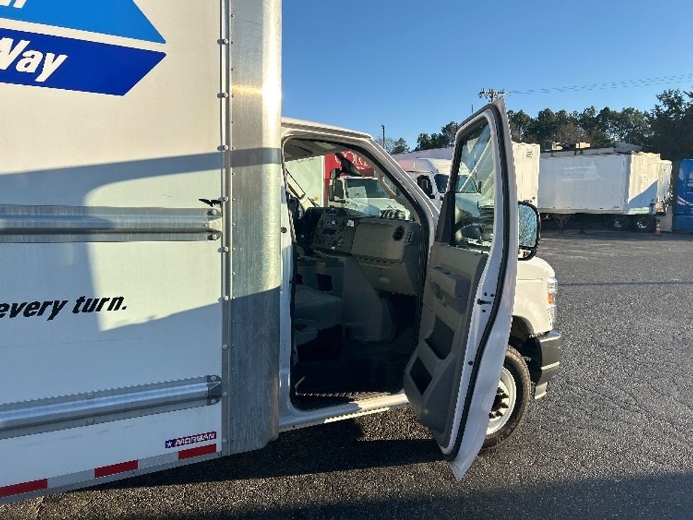 Light Duty Box Truck-Light and Medium Duty Trucks-Ford-2022-E350-Charlotte-NC-60,274\n\t\tmiles-$ 43,750 - Image 20