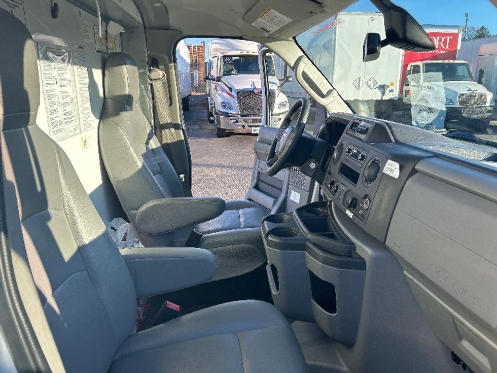 Light Duty Box Truck-Light and Medium Duty Trucks-Ford-2022-E350-Charlotte-NC-60,274\n\t\tmiles-$ 43,750 - Image 22