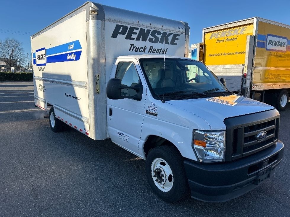 Light Duty Box Truck-Light and Medium Duty Trucks-Ford-2022-E350-Charlotte-NC-81,005\n\t\tmiles-$ 41,250 - Image 1