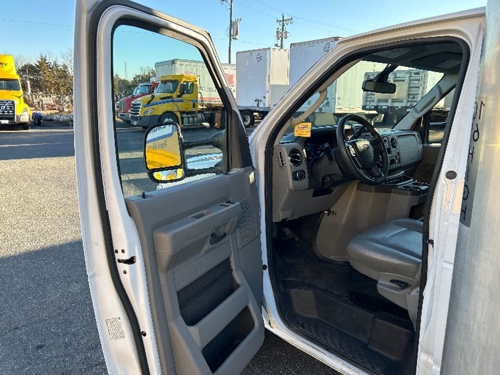 Light Duty Box Truck-Light and Medium Duty Trucks-Ford-2022-E350-Charlotte-NC-81,005\n\t\tmiles-$ 41,250 - Image 15