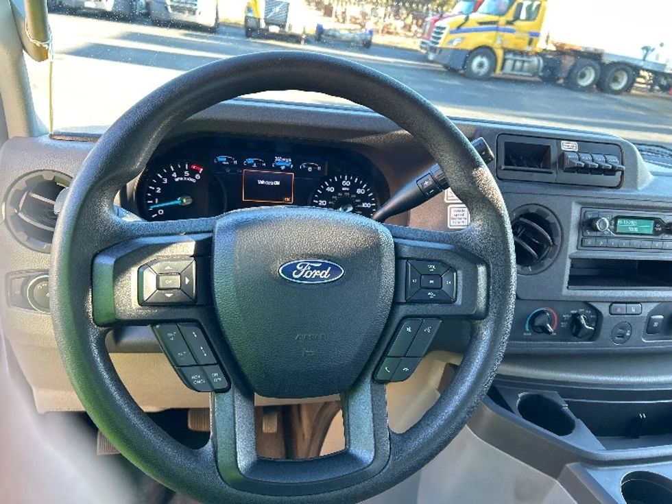 Light Duty Box Truck-Light and Medium Duty Trucks-Ford-2022-E350-Charlotte-NC-81,005\n\t\tmiles-$ 41,250 - Image 17