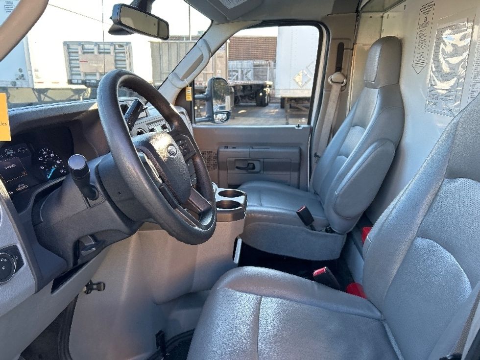Light Duty Box Truck-Light and Medium Duty Trucks-Ford-2022-E350-Charlotte-NC-81,005\n\t\tmiles-$ 41,250 - Image 18