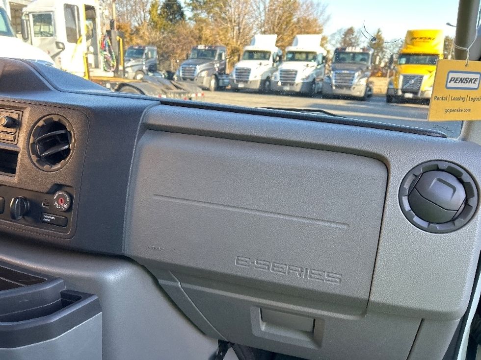 Light Duty Box Truck-Light and Medium Duty Trucks-Ford-2022-E350-Charlotte-NC-81,005\n\t\tmiles-$ 41,250 - Image 20