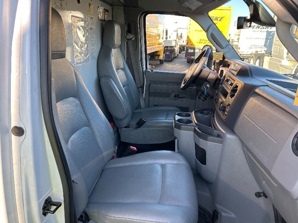 Light Duty Box Truck-Light and Medium Duty Trucks-Ford-2022-E350-Charlotte-NC-81,005\n\t\tmiles-$ 41,250 - Image 21
