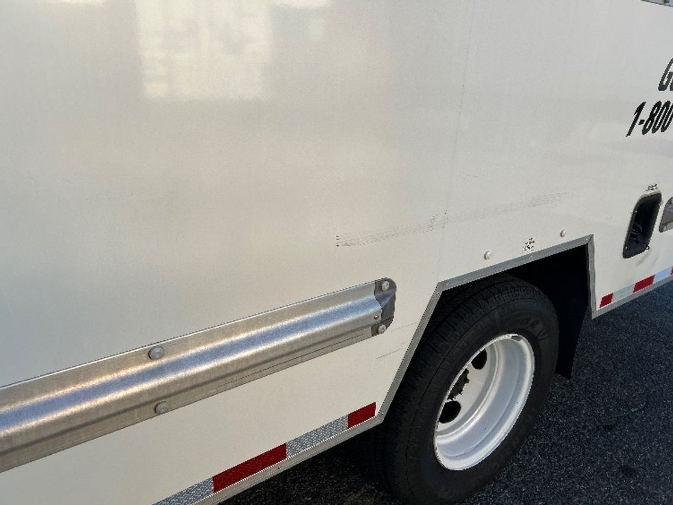 Light Duty Box Truck-Light and Medium Duty Trucks-Ford-2022-E350-Charlotte-NC-81,005\n\t\tmiles-$ 41,250 - Image 24