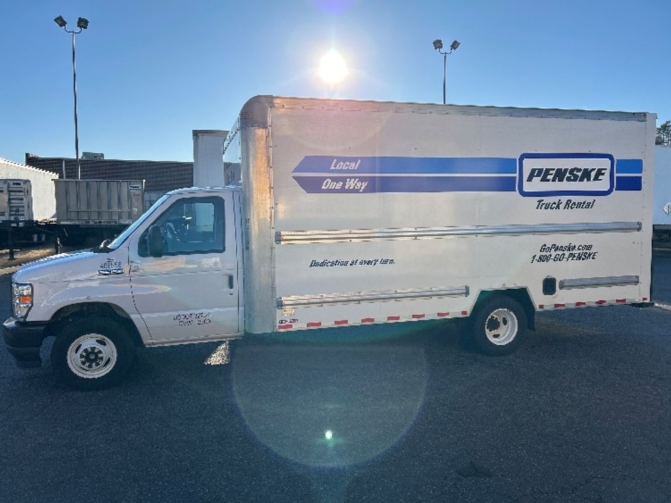 Light Duty Box Truck-Light and Medium Duty Trucks-Ford-2022-E350-Charlotte-NC-81,005\n\t\tmiles-$ 41,250 - Image 4