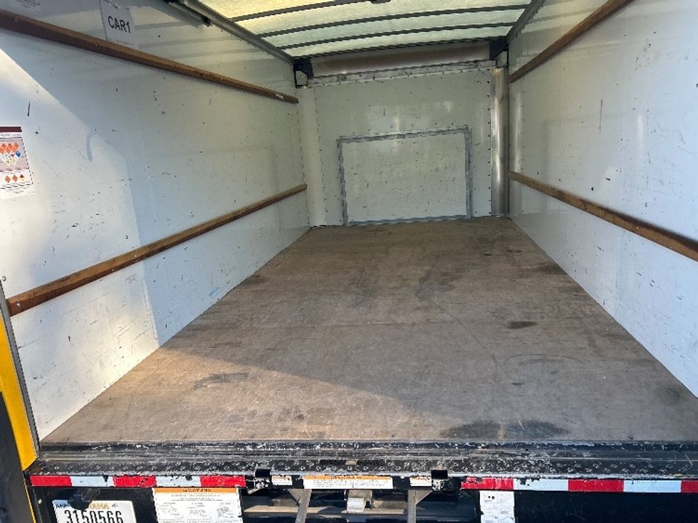 Light Duty Box Truck-Light and Medium Duty Trucks-Ford-2022-E350-Charlotte-NC-91,976\n\t\tmiles-$ 31,750 - Image 10