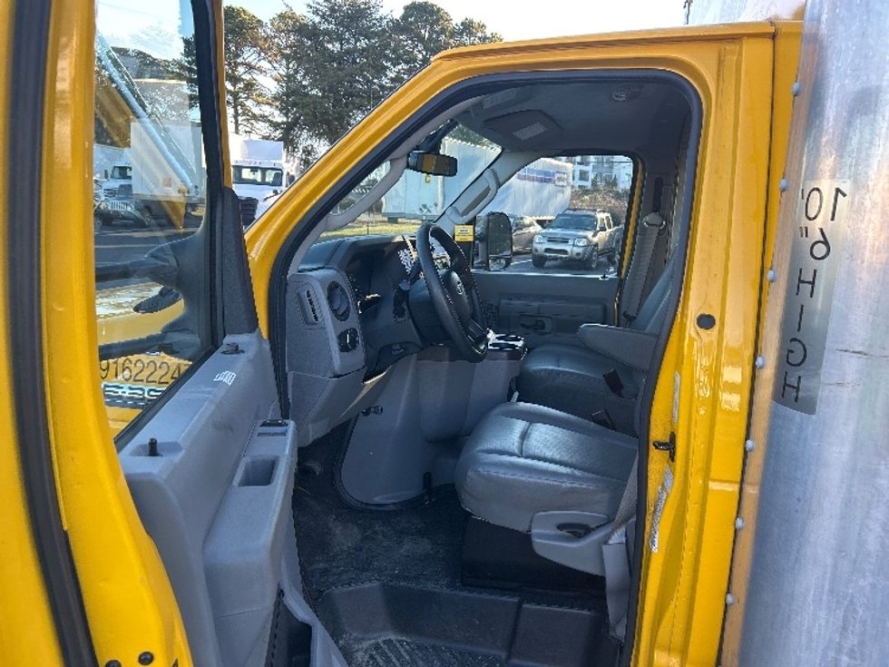 Light Duty Box Truck-Light and Medium Duty Trucks-Ford-2022-E350-Charlotte-NC-91,976\n\t\tmiles-$ 31,750 - Image 16
