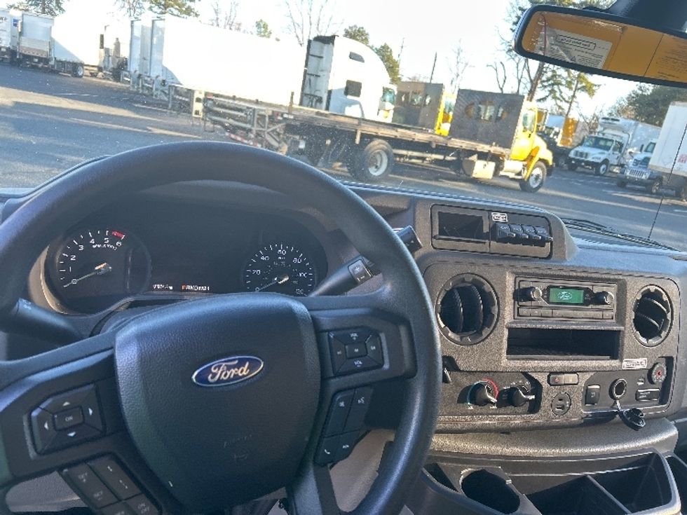 Light Duty Box Truck-Light and Medium Duty Trucks-Ford-2022-E350-Charlotte-NC-91,976\n\t\tmiles-$ 31,750 - Image 17