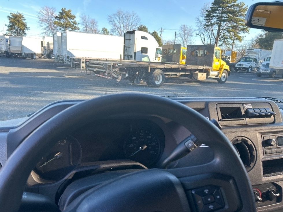 Light Duty Box Truck-Light and Medium Duty Trucks-Ford-2022-E350-Charlotte-NC-91,976\n\t\tmiles-$ 31,750 - Image 18