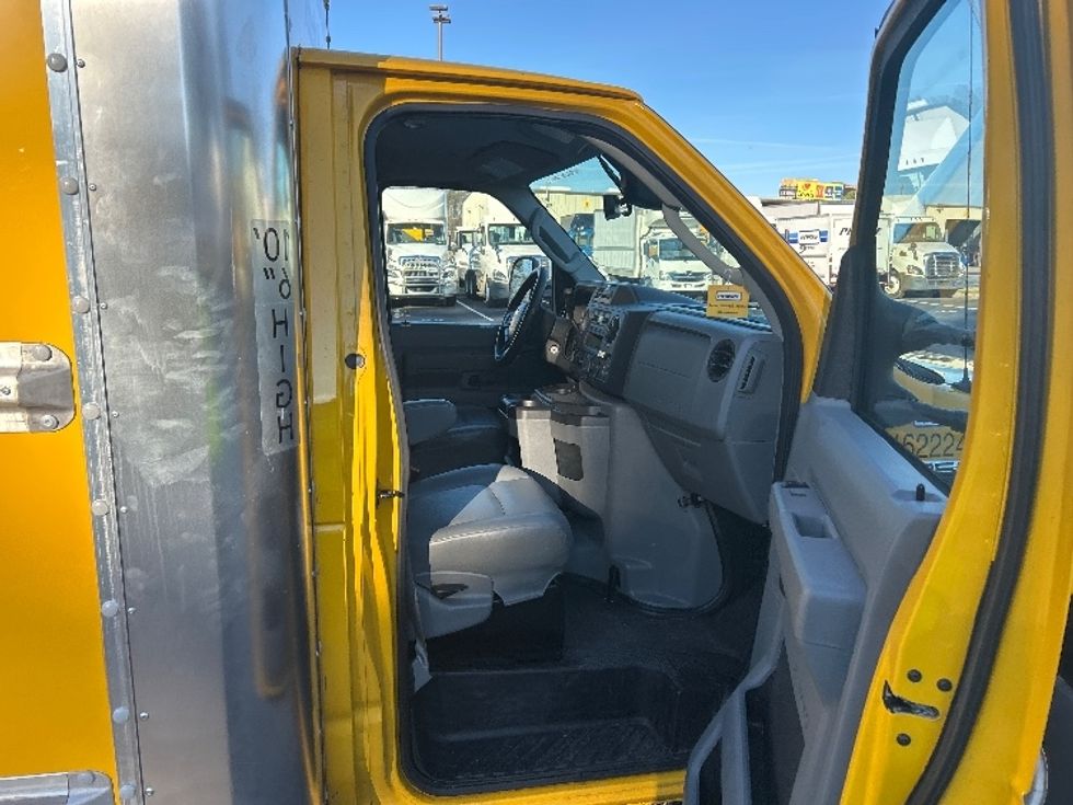 Light Duty Box Truck-Light and Medium Duty Trucks-Ford-2022-E350-Charlotte-NC-91,976\n\t\tmiles-$ 31,750 - Image 20