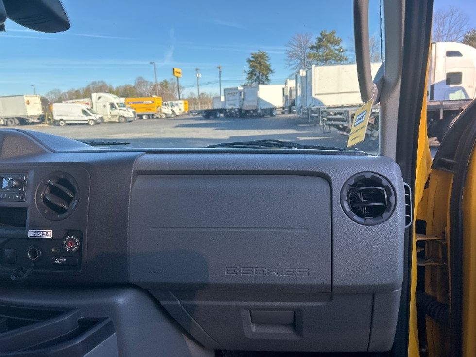 Light Duty Box Truck-Light and Medium Duty Trucks-Ford-2022-E350-Charlotte-NC-91,976\n\t\tmiles-$ 31,750 - Image 21