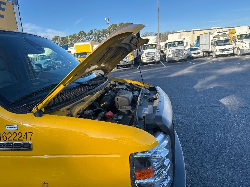 Light Duty Box Truck-Light and Medium Duty Trucks-Ford-2022-E350-Charlotte-NC-91,976\n\t\tmiles-$ 31,750 - Image 23