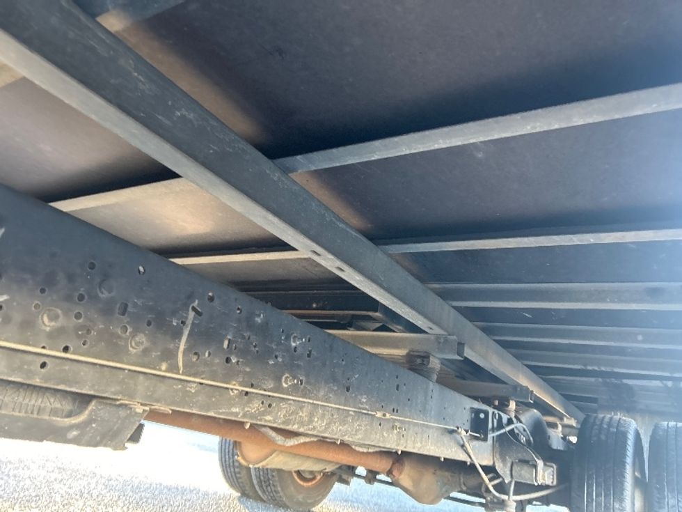 Light Duty Box Truck-Light and Medium Duty Trucks-Ford-2022-E350-Charlotte-NC-91,976\n\t\tmiles-$ 31,750 - Image 5