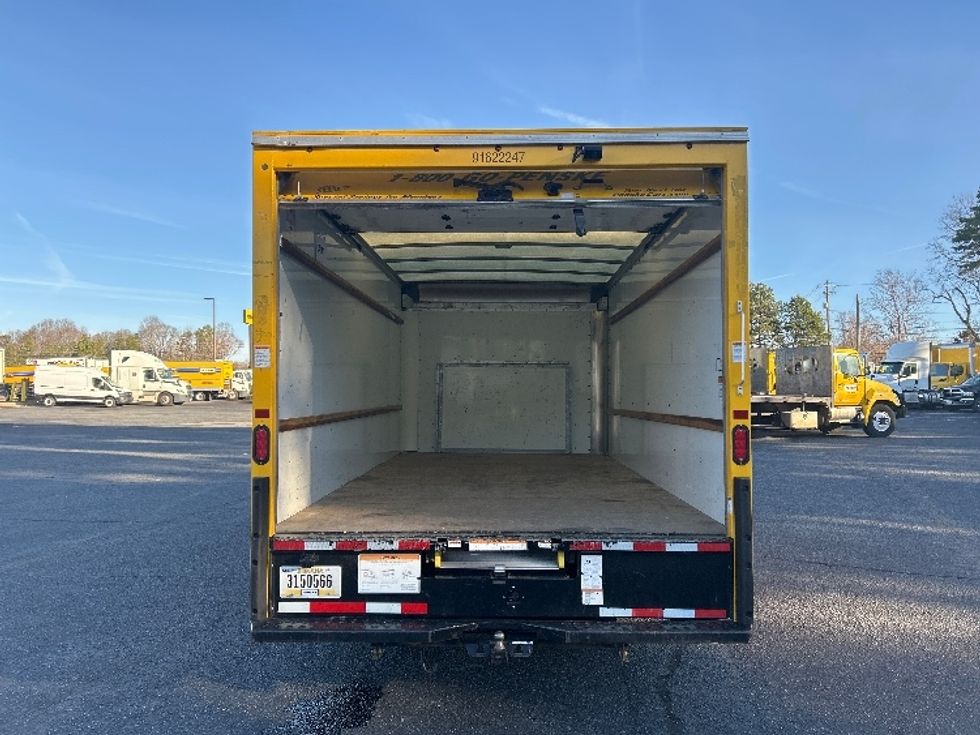 Light Duty Box Truck-Light and Medium Duty Trucks-Ford-2022-E350-Charlotte-NC-91,976\n\t\tmiles-$ 31,750 - Image 8