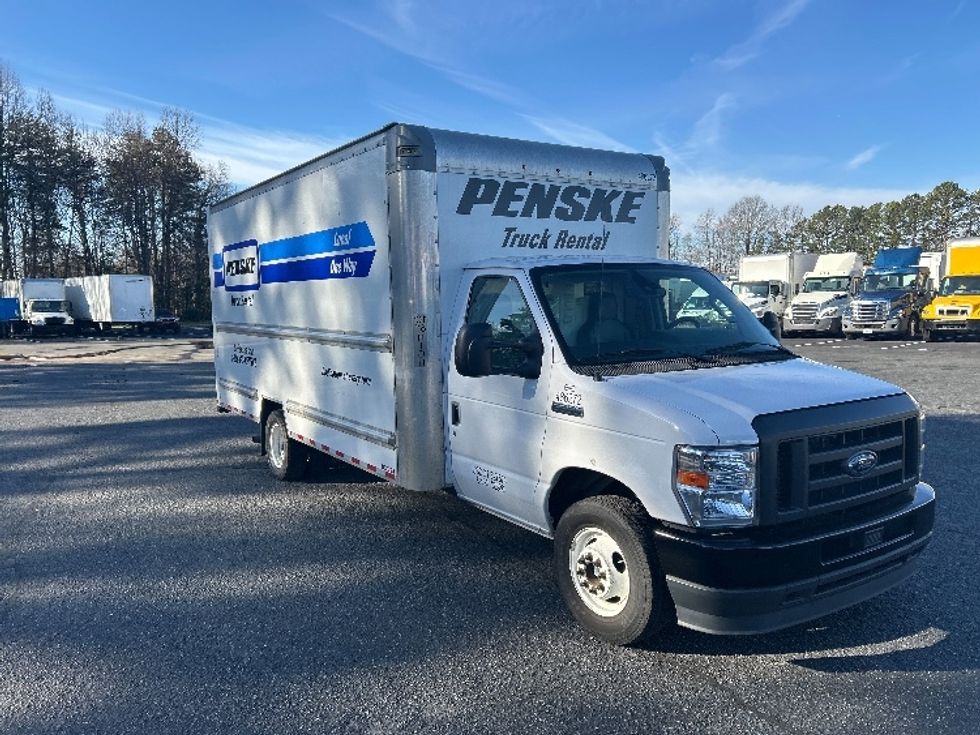 Light Duty Box Truck-Light and Medium Duty Trucks-Ford-2022-E350-Charlotte-NC-92,752\n\t\tmiles-$ 36,250 - Image 1