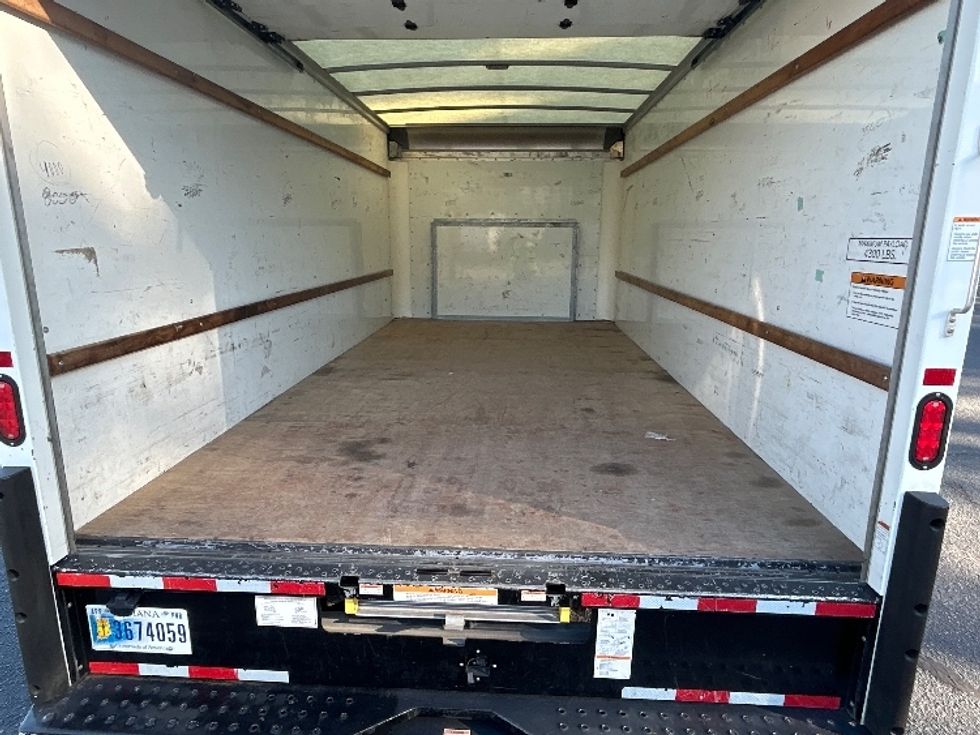 Light Duty Box Truck-Light and Medium Duty Trucks-Ford-2022-E350-Charlotte-NC-92,752\n\t\tmiles-$ 36,250 - Image 10