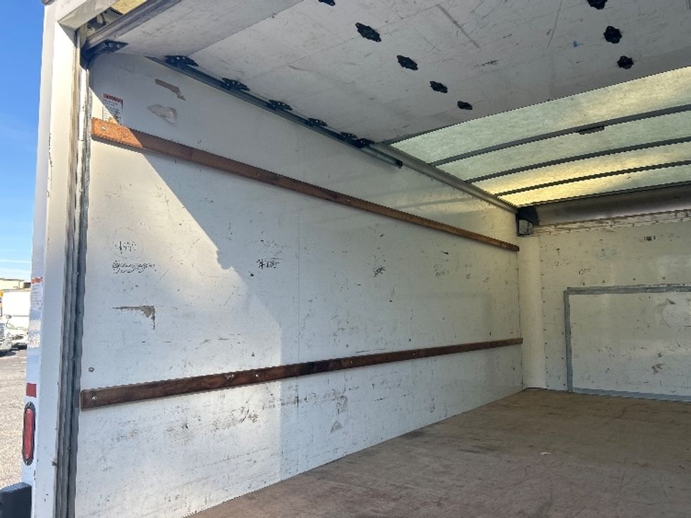 Light Duty Box Truck-Light and Medium Duty Trucks-Ford-2022-E350-Charlotte-NC-92,752\n\t\tmiles-$ 36,250 - Image 11