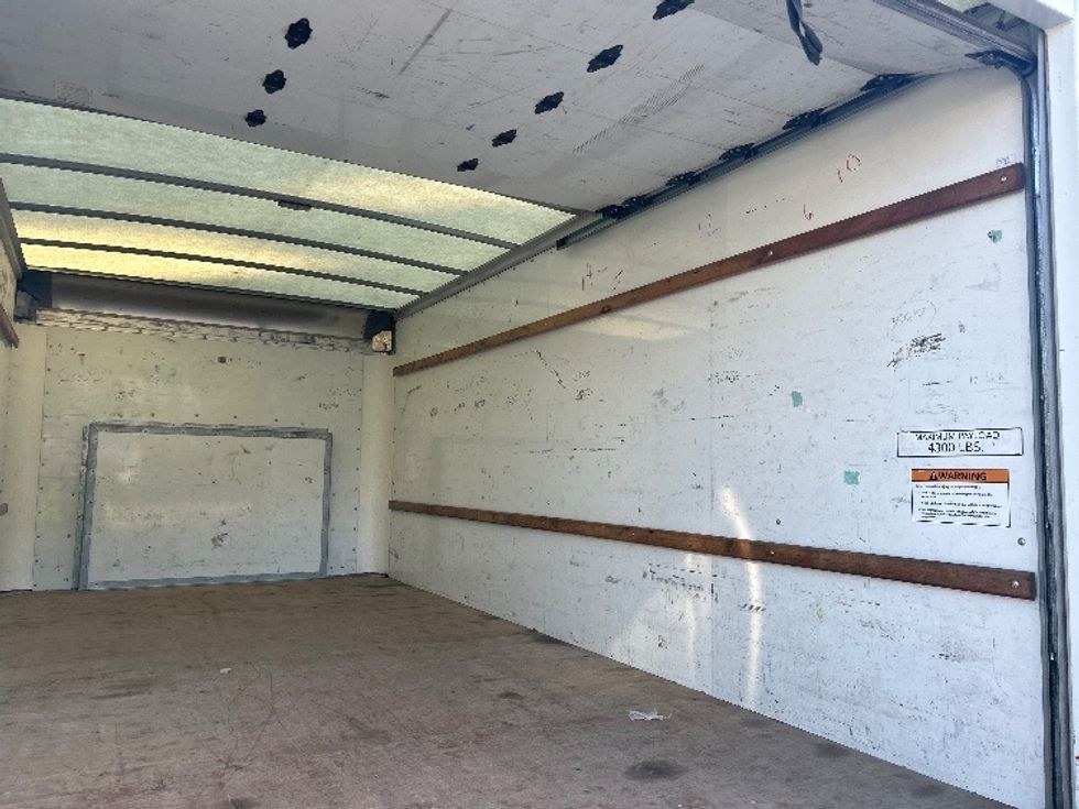 Light Duty Box Truck-Light and Medium Duty Trucks-Ford-2022-E350-Charlotte-NC-92,752\n\t\tmiles-$ 36,250 - Image 12