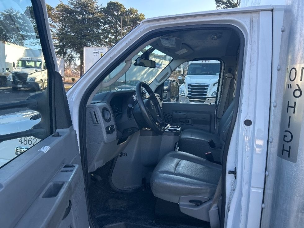 Light Duty Box Truck-Light and Medium Duty Trucks-Ford-2022-E350-Charlotte-NC-92,752\n\t\tmiles-$ 36,250 - Image 16