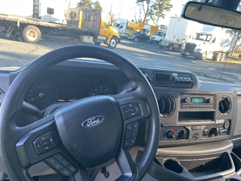 Light Duty Box Truck-Light and Medium Duty Trucks-Ford-2022-E350-Charlotte-NC-92,752\n\t\tmiles-$ 36,250 - Image 17