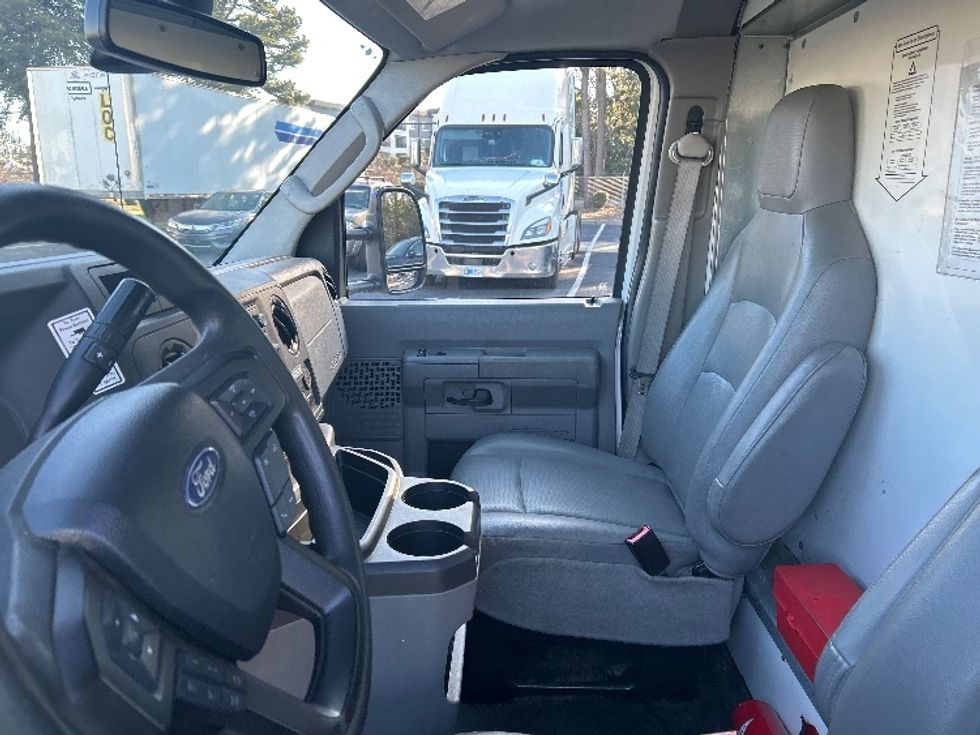 Light Duty Box Truck-Light and Medium Duty Trucks-Ford-2022-E350-Charlotte-NC-92,752\n\t\tmiles-$ 36,250 - Image 19