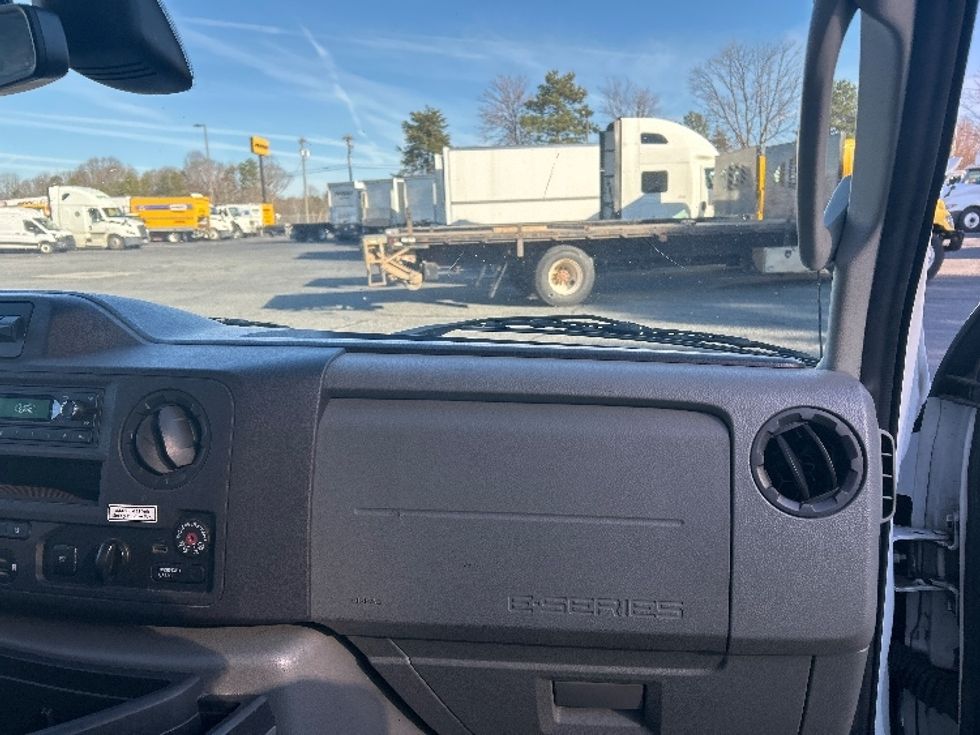 Light Duty Box Truck-Light and Medium Duty Trucks-Ford-2022-E350-Charlotte-NC-92,752\n\t\tmiles-$ 36,250 - Image 21