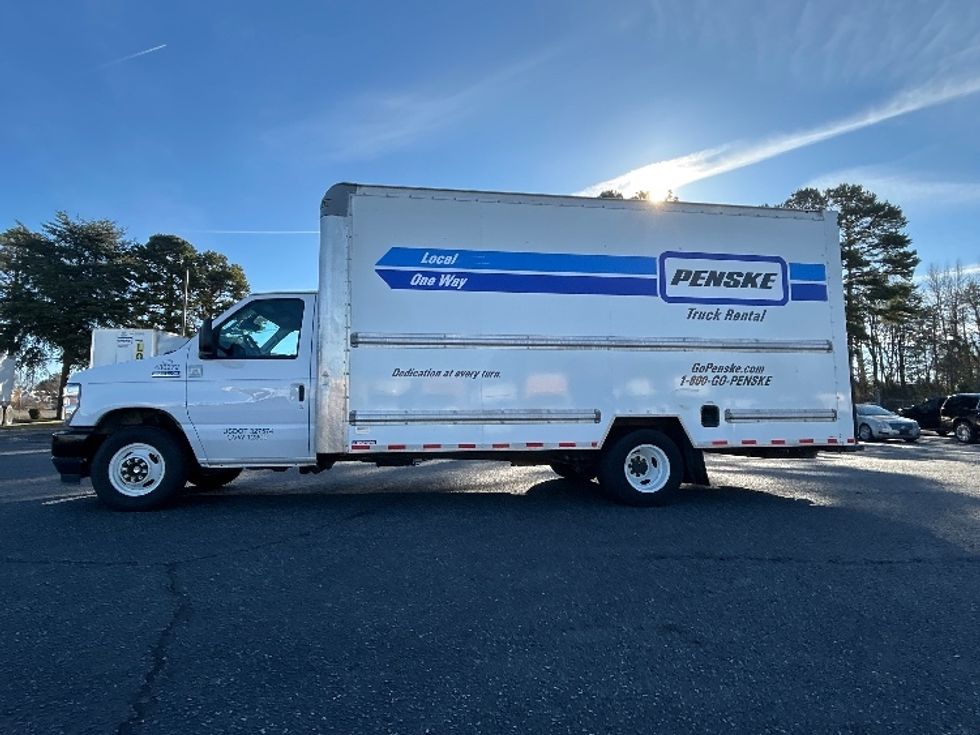 Light Duty Box Truck-Light and Medium Duty Trucks-Ford-2022-E350-Charlotte-NC-92,752\n\t\tmiles-$ 36,250 - Image 4