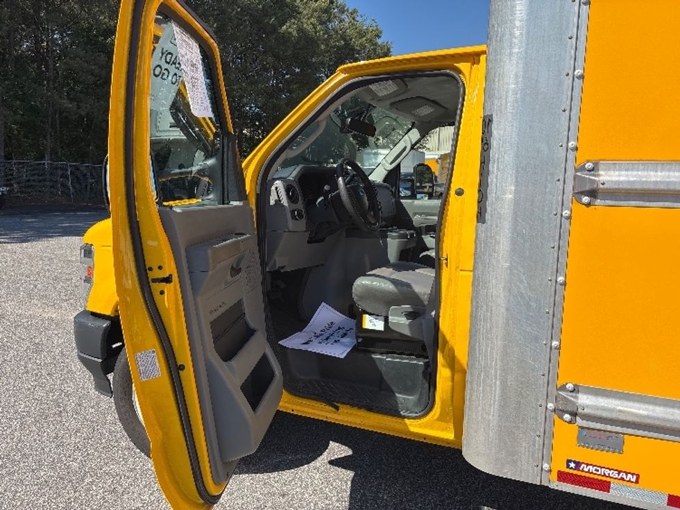 Light Duty Box Truck-Light and Medium Duty Trucks-Ford-2022-E350-Chesapeake-VA-118,305\n\t\tmiles-$ 25,500 - Image 16