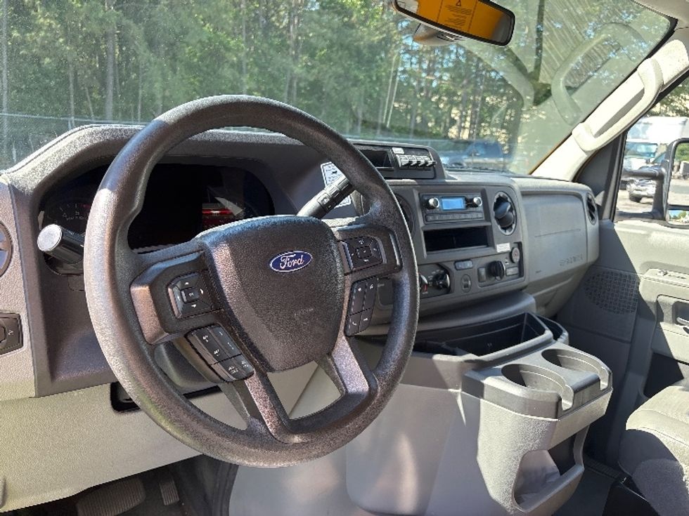 Light Duty Box Truck-Light and Medium Duty Trucks-Ford-2022-E350-Chesapeake-VA-118,305\n\t\tmiles-$ 25,500 - Image 17