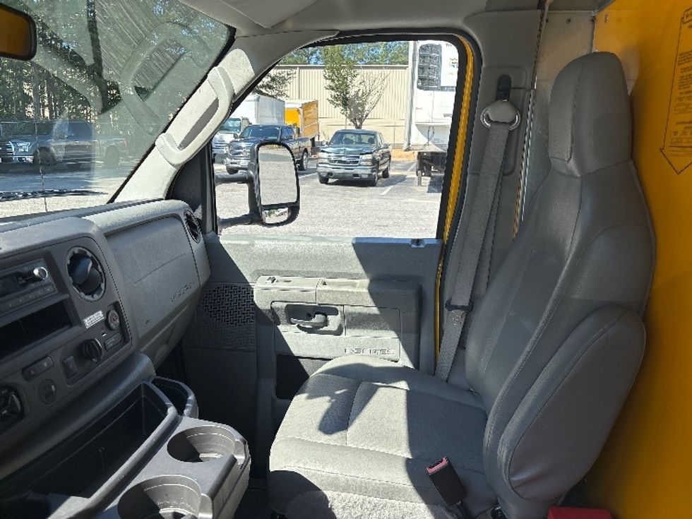 Light Duty Box Truck-Light and Medium Duty Trucks-Ford-2022-E350-Chesapeake-VA-118,305\n\t\tmiles-$ 25,500 - Image 19