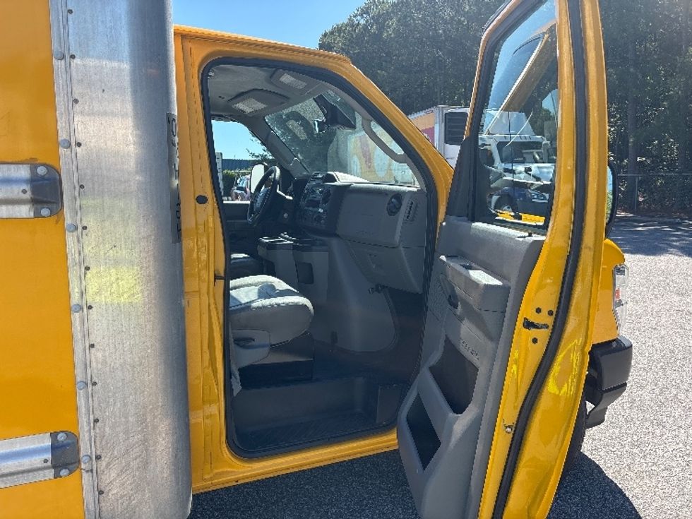 Light Duty Box Truck-Light and Medium Duty Trucks-Ford-2022-E350-Chesapeake-VA-118,305\n\t\tmiles-$ 25,500 - Image 20