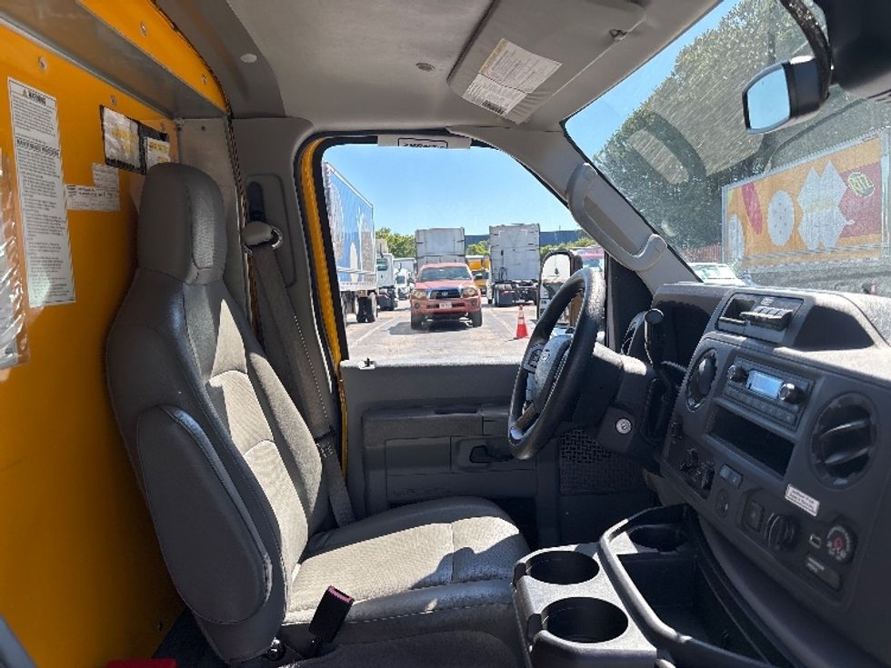 Light Duty Box Truck-Light and Medium Duty Trucks-Ford-2022-E350-Chesapeake-VA-118,305\n\t\tmiles-$ 25,500 - Image 22