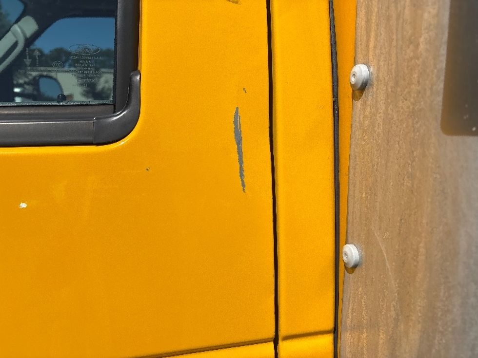 Light Duty Box Truck-Light and Medium Duty Trucks-Ford-2022-E350-Chesapeake-VA-118,305\n\t\tmiles-$ 25,500 - Image 26