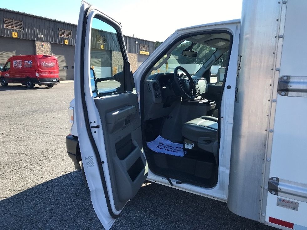 Light Duty Box Truck-Light and Medium Duty Trucks-Ford-2022-E350-Chesapeake-VA-78,922\n\t\tmiles-$ 41,500 - Image 15