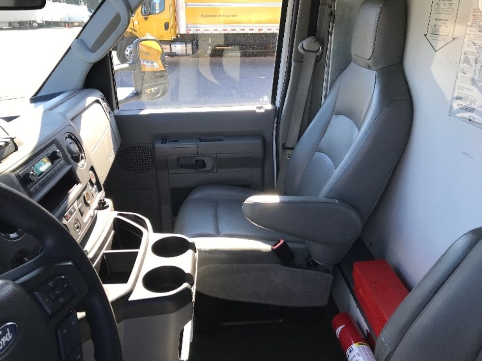 Light Duty Box Truck-Light and Medium Duty Trucks-Ford-2022-E350-Chesapeake-VA-78,922\n\t\tmiles-$ 41,500 - Image 18