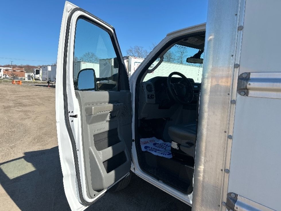 Light Duty Box Truck-Light and Medium Duty Trucks-Ford-2022-E350-Chester-VA-111,771\n\t\tmiles-$ 29,500 - Image 15