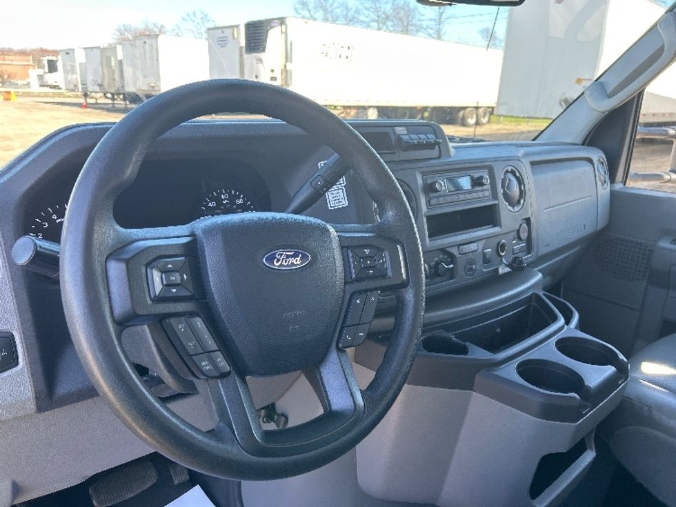 Light Duty Box Truck-Light and Medium Duty Trucks-Ford-2022-E350-Chester-VA-111,771\n\t\tmiles-$ 29,500 - Image 16