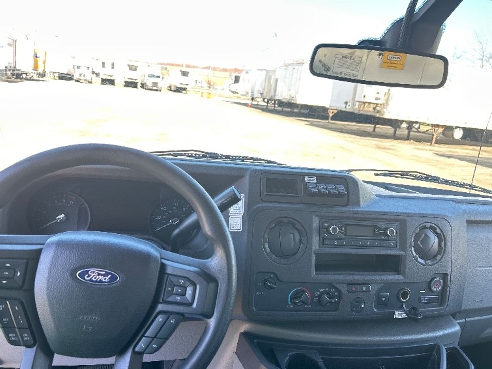 Light Duty Box Truck-Light and Medium Duty Trucks-Ford-2022-E350-Chester-VA-111,771\n\t\tmiles-$ 29,500 - Image 17