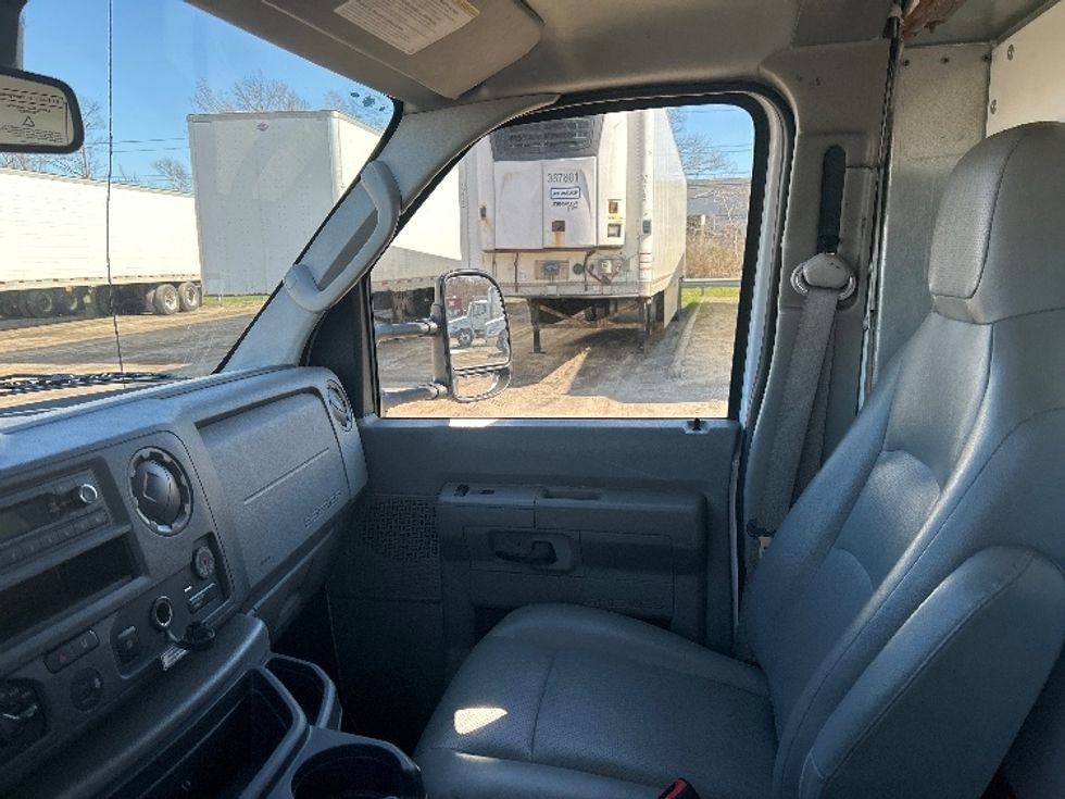 Light Duty Box Truck-Light and Medium Duty Trucks-Ford-2022-E350-Chester-VA-111,771\n\t\tmiles-$ 29,500 - Image 18
