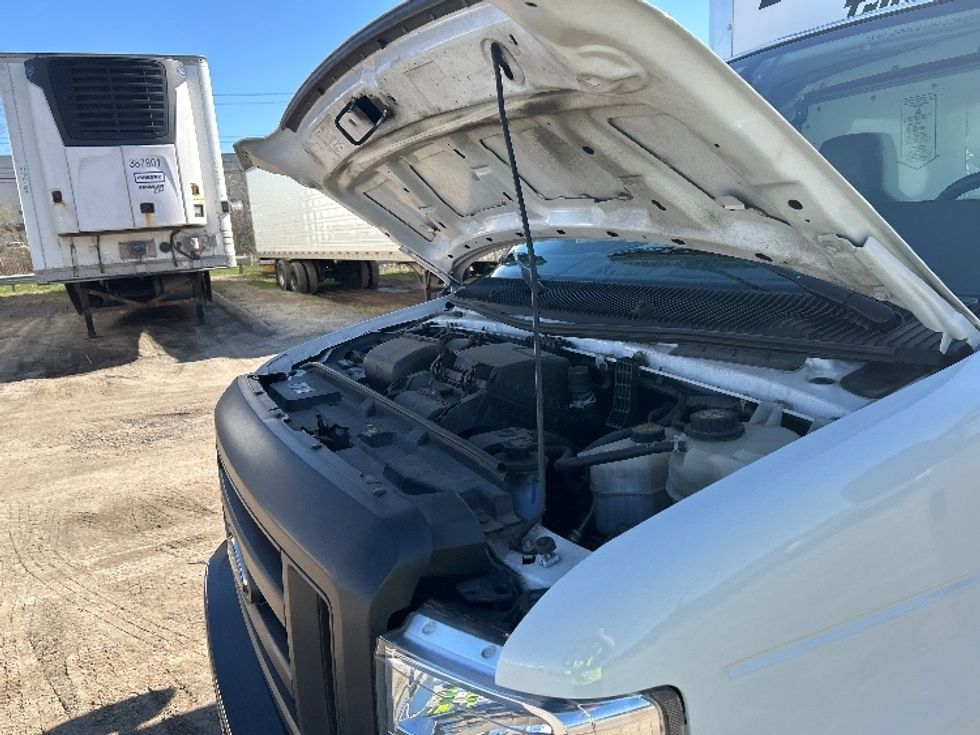 Light Duty Box Truck-Light and Medium Duty Trucks-Ford-2022-E350-Chester-VA-111,771\n\t\tmiles-$ 29,500 - Image 23
