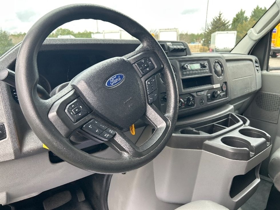Light Duty Box Truck-Light and Medium Duty Trucks-Ford-2022-E350-Chester-VA-112,427\n\t\tmiles-$ 30,500 - Image 16