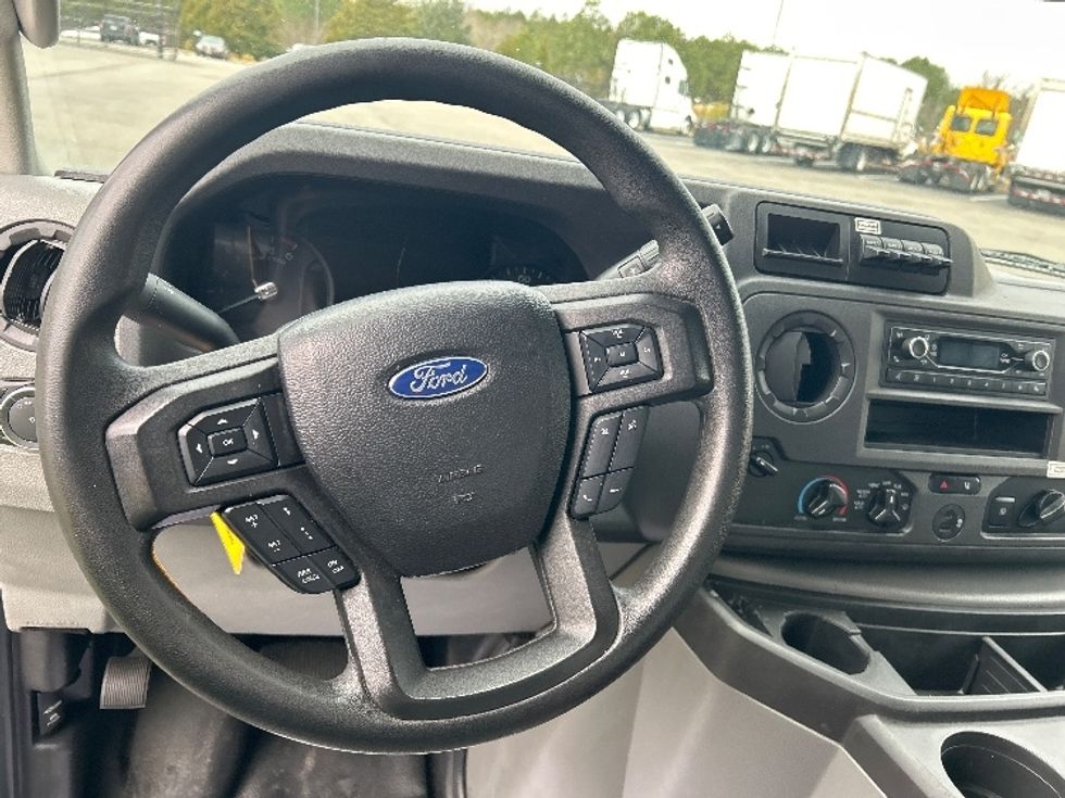 Light Duty Box Truck-Light and Medium Duty Trucks-Ford-2022-E350-Chester-VA-112,427\n\t\tmiles-$ 30,500 - Image 17