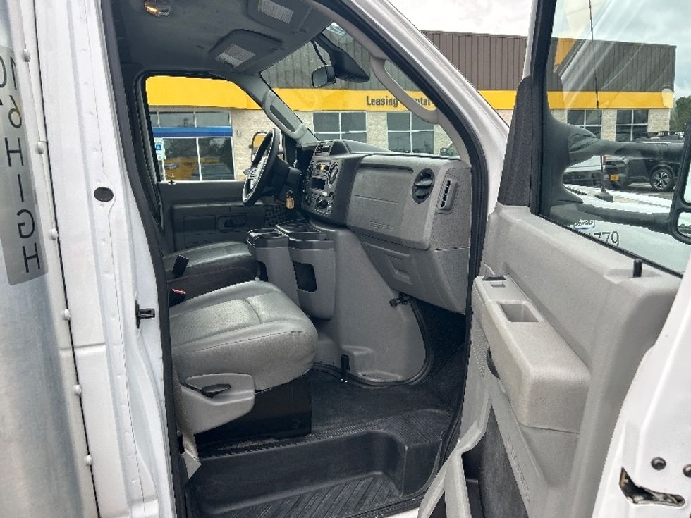 Light Duty Box Truck-Light and Medium Duty Trucks-Ford-2022-E350-Chester-VA-112,427\n\t\tmiles-$ 30,500 - Image 19