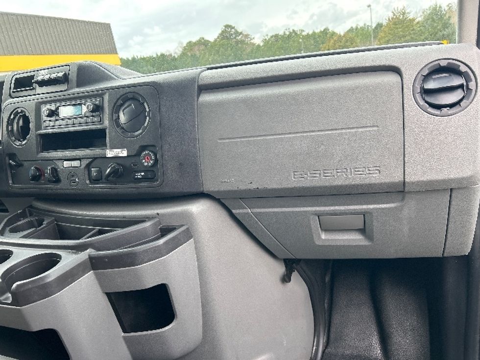 Light Duty Box Truck-Light and Medium Duty Trucks-Ford-2022-E350-Chester-VA-112,427\n\t\tmiles-$ 30,500 - Image 20