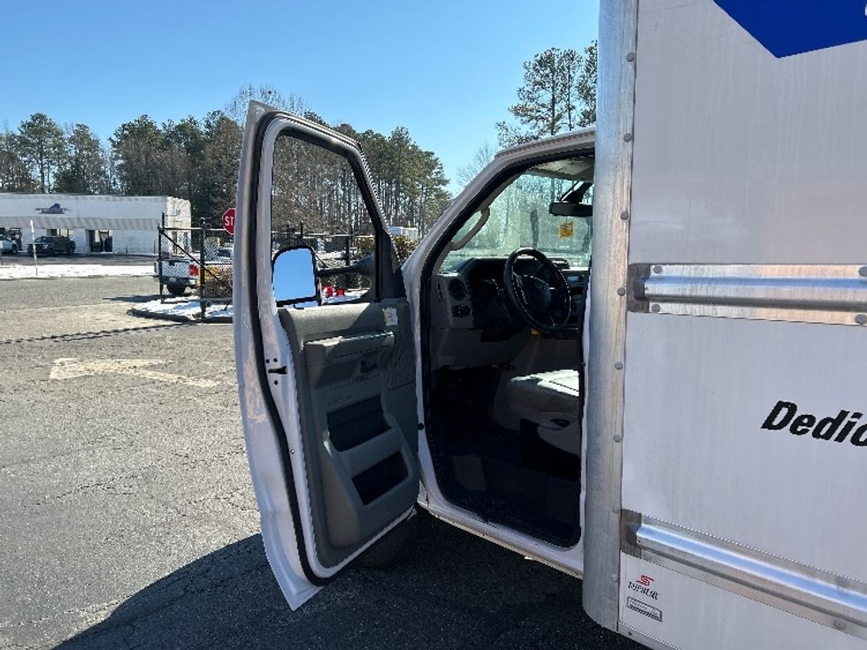 Light Duty Box Truck-Light and Medium Duty Trucks-Ford-2022-E350-Chester-VA-94,581\n\t\tmiles-$ 33,500 - Image 14