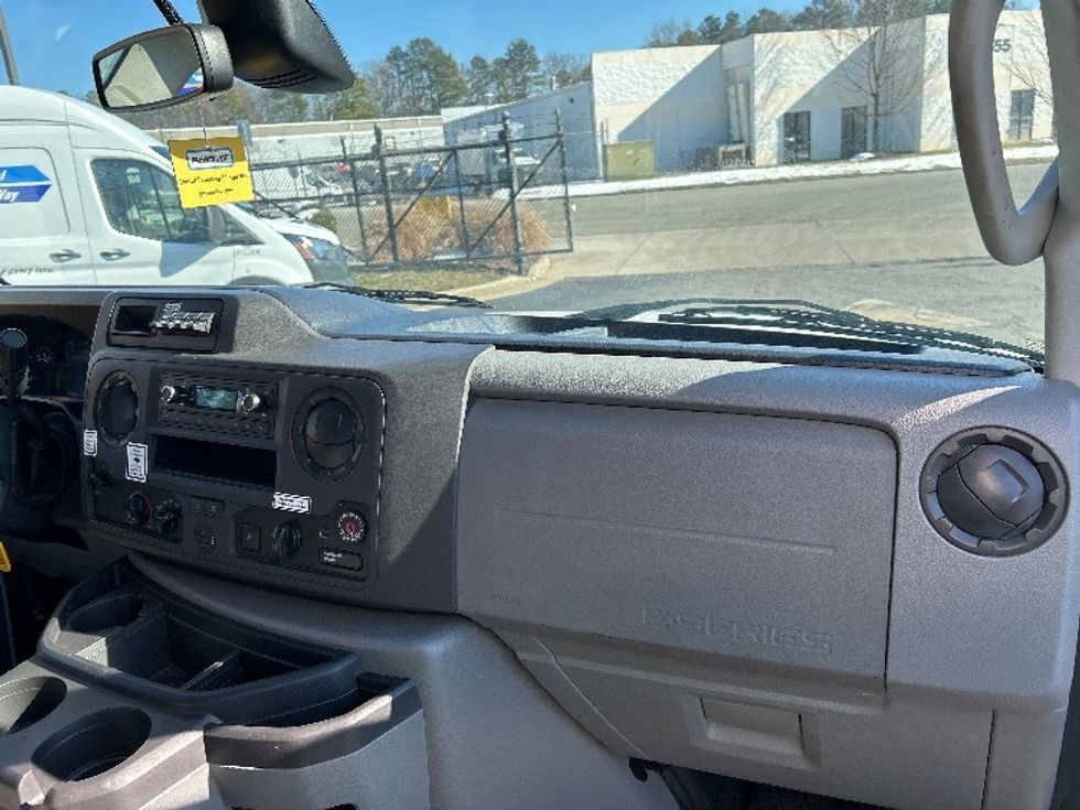 Light Duty Box Truck-Light and Medium Duty Trucks-Ford-2022-E350-Chester-VA-94,581\n\t\tmiles-$ 33,500 - Image 19