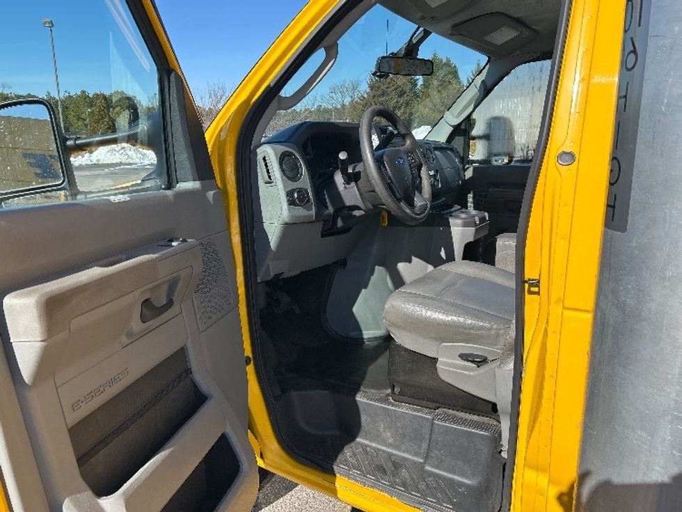 Light Duty Box Truck-Light and Medium Duty Trucks-Ford-2022-E350-Chester-VA-96,729\n\t\tmiles-$ 27,500 - Image 15